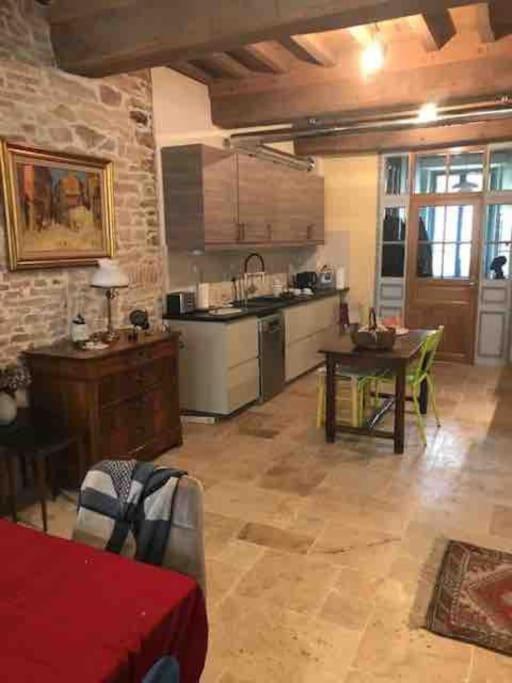 La Maison De Lea, Chambres D'Hotes De 14 Couchages Tournus Esterno foto